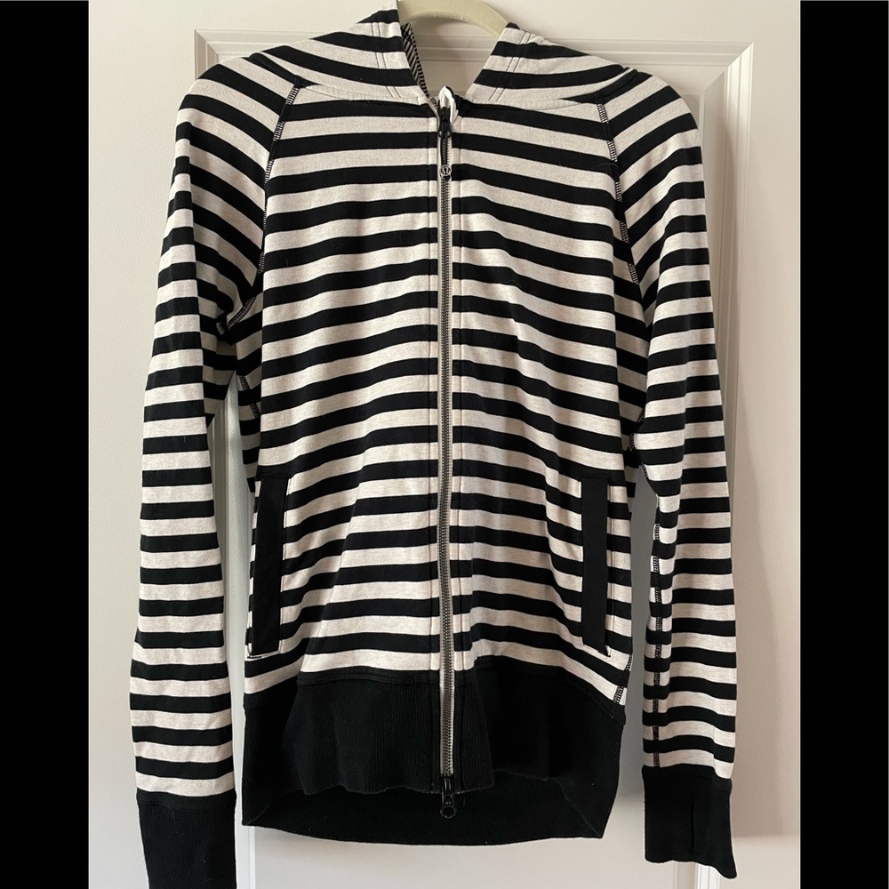Size 2 Lululemon hoodie